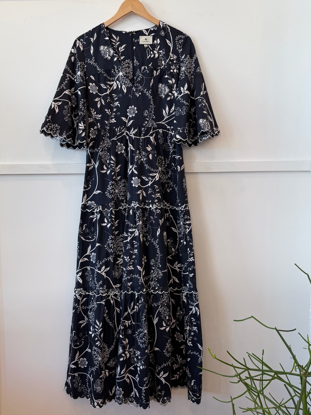 TUCKERNUCK Floral Maxi Dress Navy with White Print XS